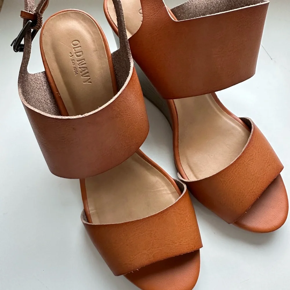 Old Navy brown wedge strappy sandals shoes. 10M - Picture 2 of 7